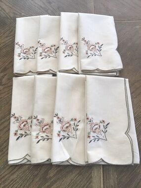Vintage embroidered cloth napkins set